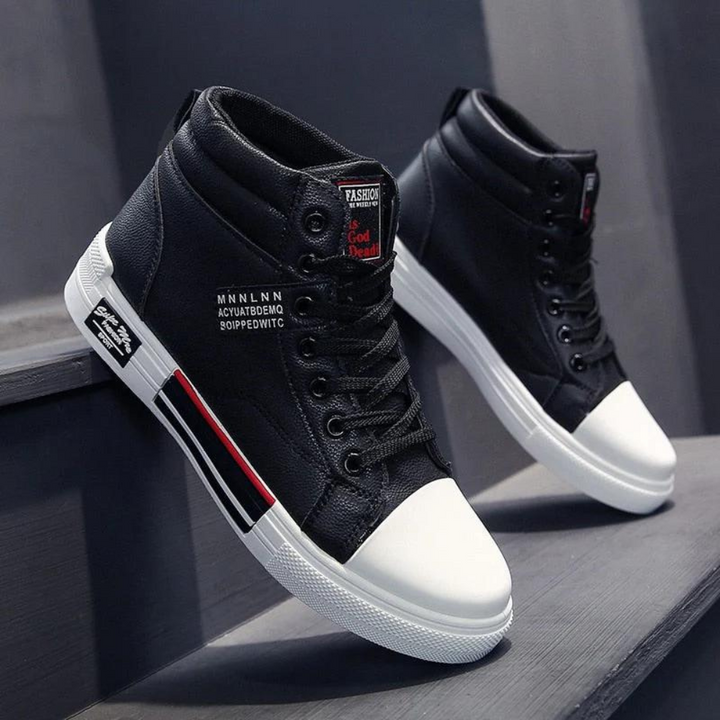Męskie czarne skórzane buty z eleganckimi detalami, wygodną podeszwą i nowoczesnym designem, idealne na każdą okazję.