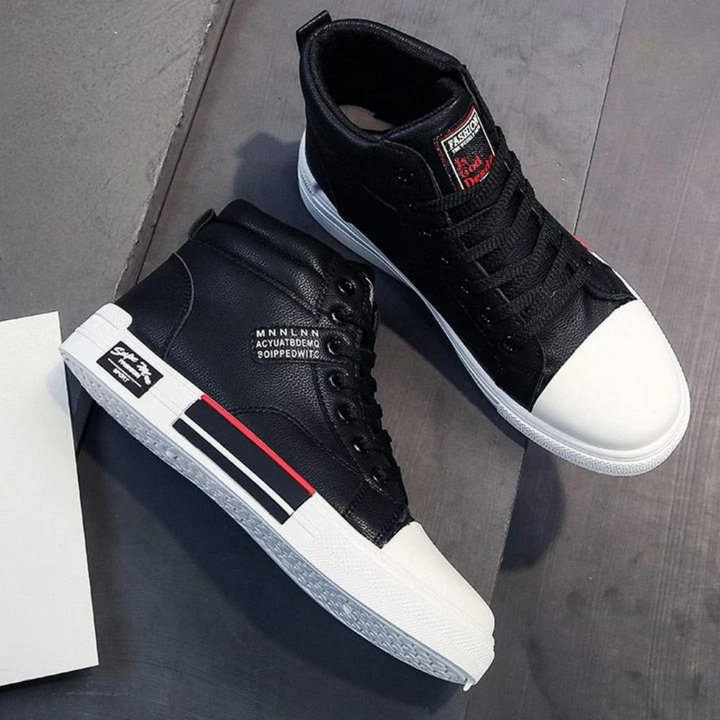Męskie czarne skórzane buty z eleganckimi detalami, wygodną podeszwą i nowoczesnym designem, idealne na każdą okazję.