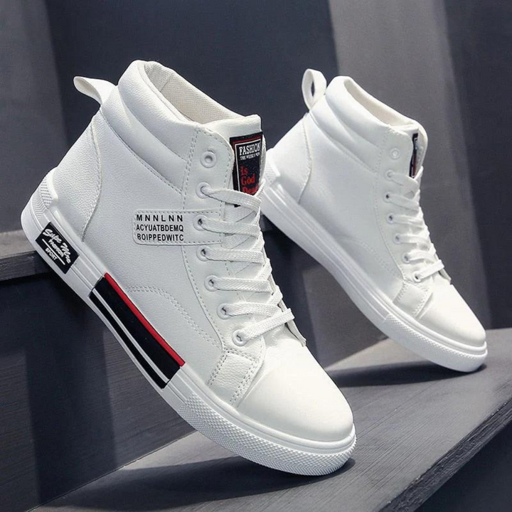 Męskie czarne skórzane buty z eleganckimi detalami, wygodną podeszwą i nowoczesnym designem, idealne na każdą okazję.