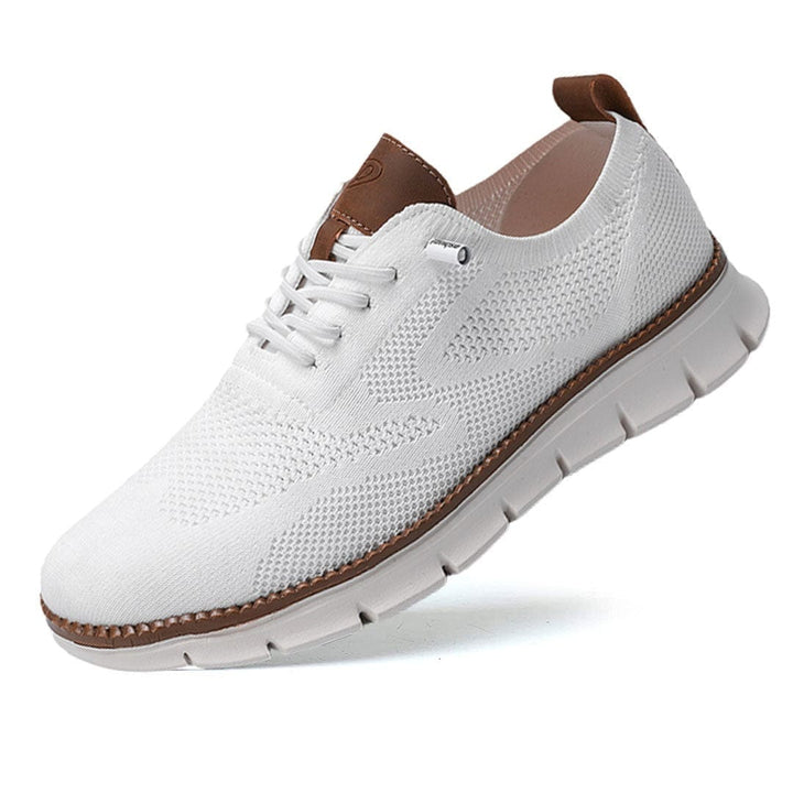 Wegańskie skórzane buty męskie w kolorze karmelowym z eleganckim designem i wygodną podeszwą, idealne do nowoczesnego stylu.