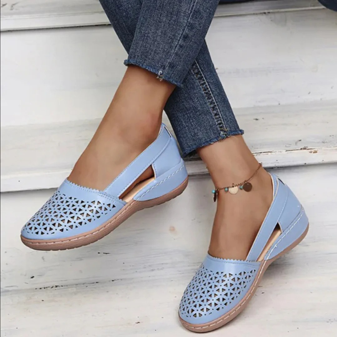 Komfortowe damskie buty ortopedyczne w jasnym kolorze, elegancki design, oddychające materiały, doskonałe wsparcie.