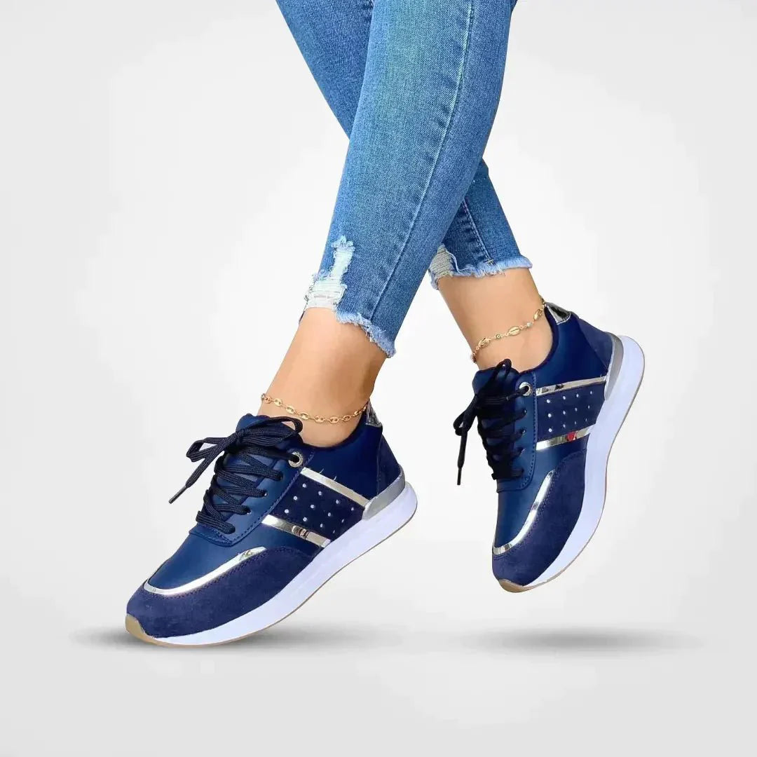 Eleganckie, ortopedyczne buty damskie, nowoczesny design, miękka skóra, podeszwy Vibram dla komfortu i przyczepności. Białe, letnie obuwie.