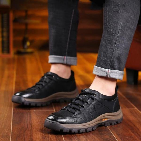 Męskie buty ortopedyczne w eleganckim wydaniu, sprawdzające się również w biurze.