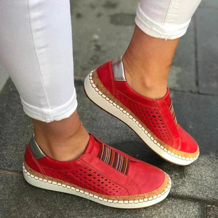 Damskie buty ortopedyczne w kolorze beżowym, z eleganckim designem, antypoślizgową podeszwą, regulowanym zapięciem, dostępne w rozmiarach 35-43.