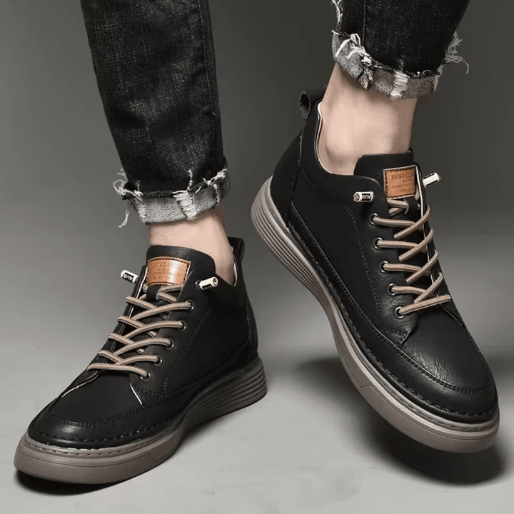 Męskie ortopedyczne buty ze skóry, elegancki design, ergonomiczna podeszwa, najwyższy komfort, kolor czarny.