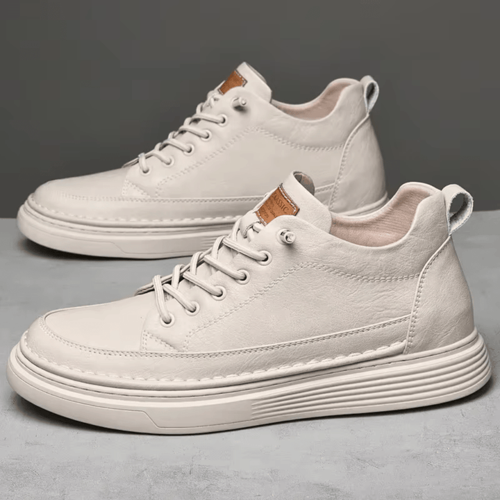 Męskie ortopedyczne buty ze skóry, elegancki design, ergonomiczna podeszwa, najwyższy komfort, kolor czarny.