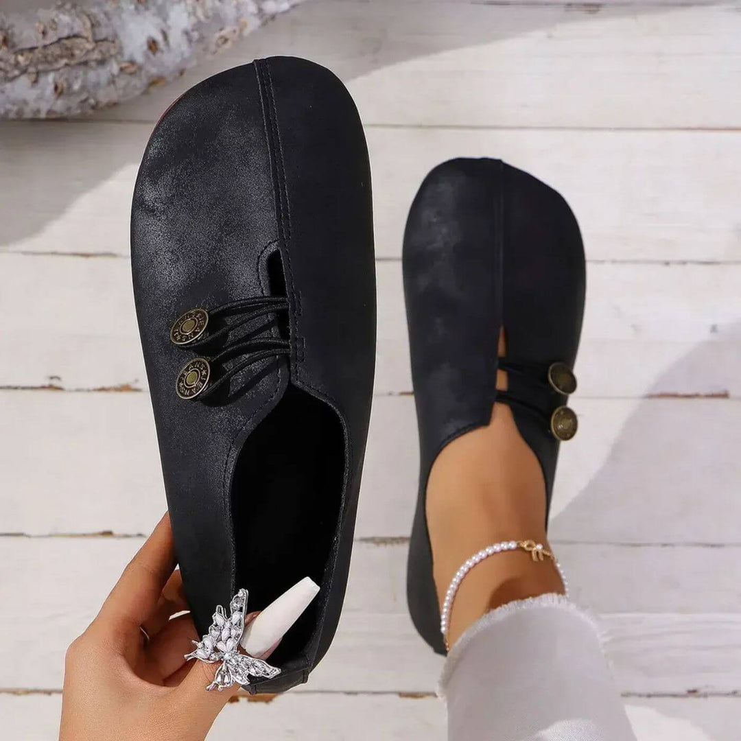 Ortopedyczne buty damskie, elastyczny design, wsparcie i komfort, oddychająca cholewka, elegancki neutralny kolor.