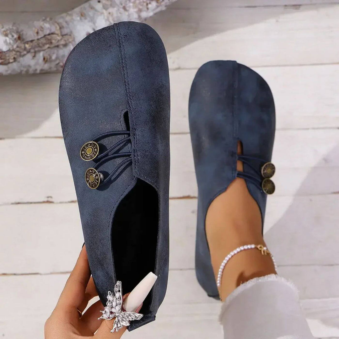 Ortopedyczne buty damskie, elastyczny design, wsparcie i komfort, oddychająca cholewka, elegancki neutralny kolor.
