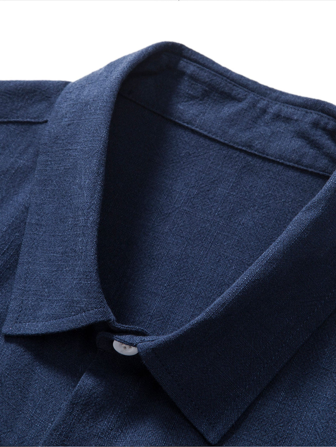 Męska koszula lniana, lekka i elegancka, idealna na lato, z oddychającego materiału i w swobodnym kroju.