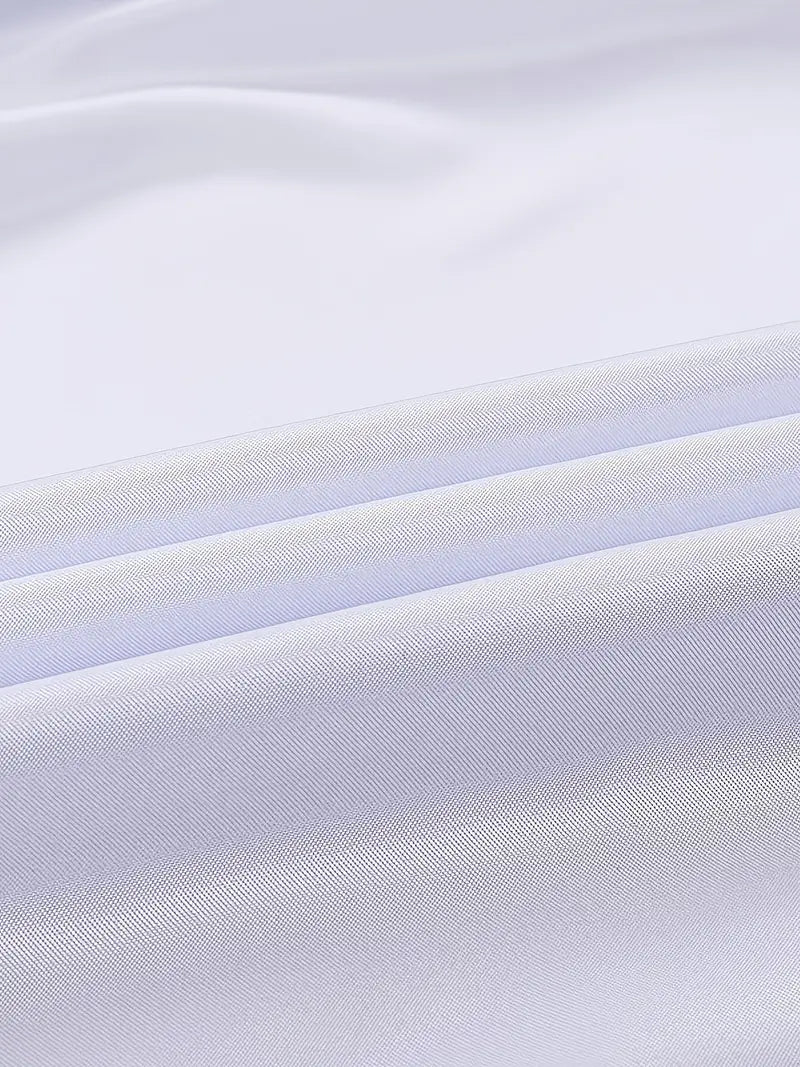 Męska elegancka koszula formalna z białej bawełny, długie rękawy, dopasowany krój, miękki i oddychający materiał dla klasycznej elegancji.