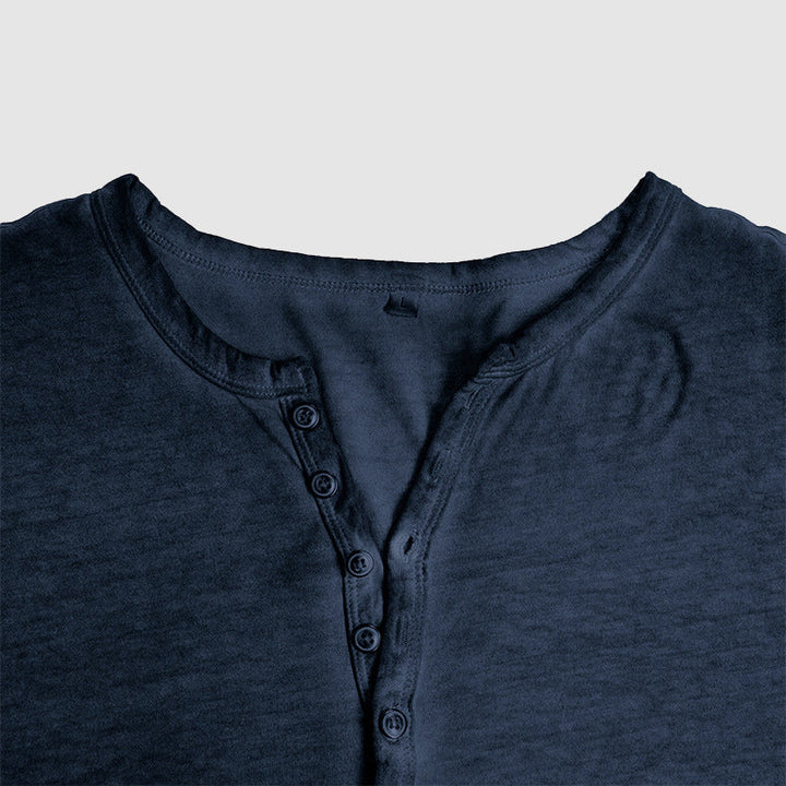 Męska klasyczna koszulka Henley z tkaniny premium, długie rękawy, dopasowany krój, ponadczasowy styl dla elegancji i komfortu.