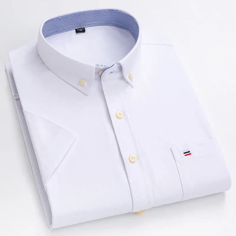 Elegancka koszula męska z krótkim rękawem w kratę, nowoczesny styl, 100% bawełna dla komfortu i wyrafinowania.