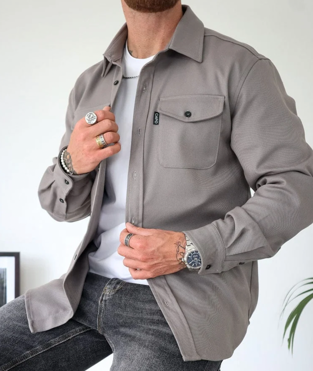 Nowoczesna męska koszula jesienna, elegancja i komfort, dopasowany krój, sezonowe kolory, wszechstronny i modny styl.