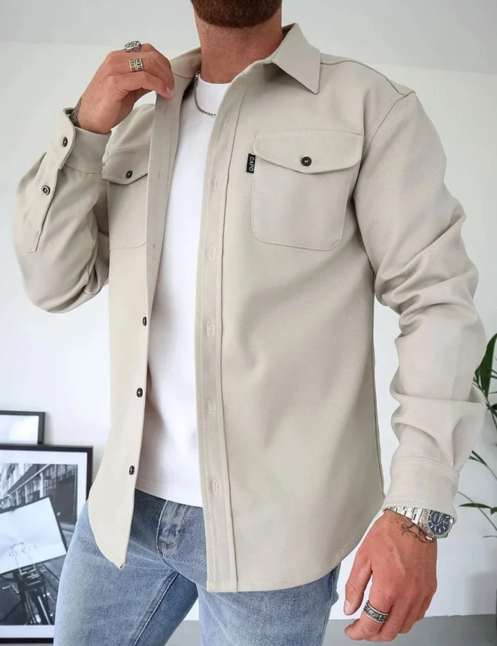 Nowoczesna męska koszula jesienna, elegancja i komfort, dopasowany krój, sezonowe kolory, wszechstronny i modny styl.