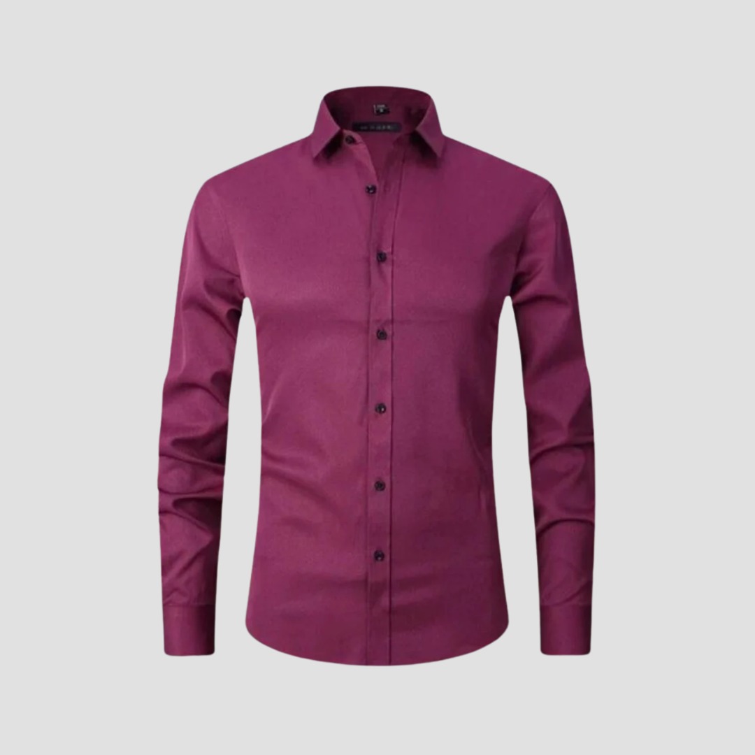 Elegancka męska koszula slim fit, nowoczesny styl, widok z przodu, dopasowany krój, klasyczny kołnierz, miękki materiał, bordowy kolor, wyraźne linie