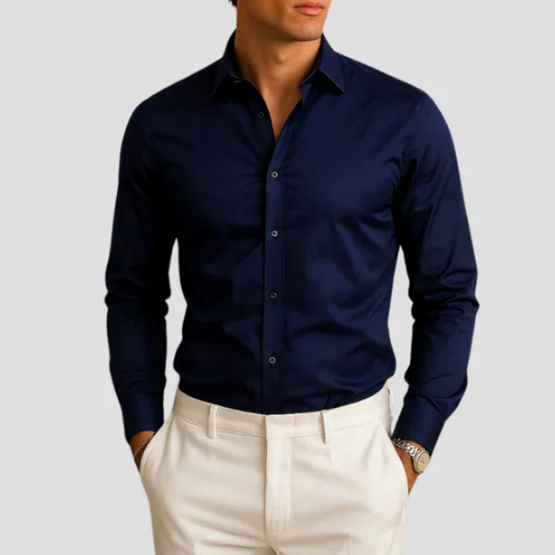 Elegancka męska koszula slim fit, nowoczesny styl, widok z przodu, dopasowany krój, klasyczny kołnierz, miękki materiał, bordowy kolor, wyraźne linie