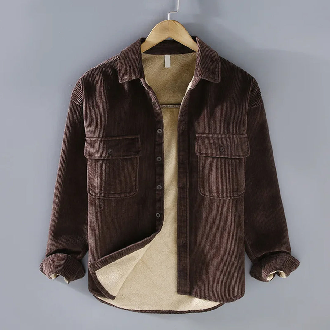 Męska koszula sztruksowa khaki, luźny krój, elegancka tekstura, idealna na zimę, styl i komfort