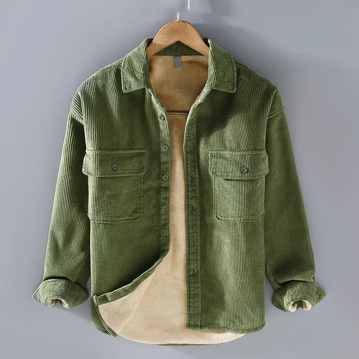 Męska koszula sztruksowa khaki, luźny krój, elegancka tekstura, idealna na zimę, styl i komfort