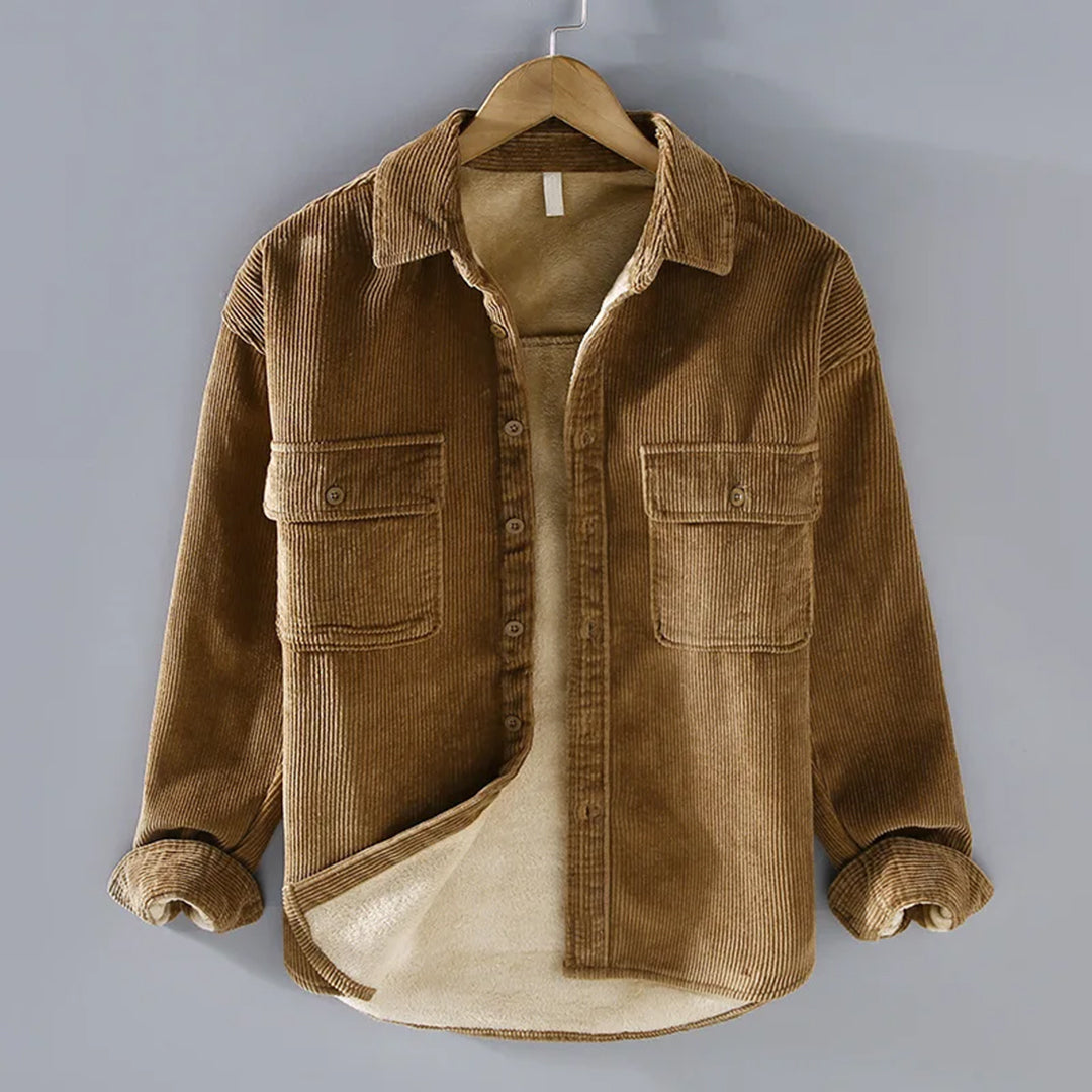 Męska koszula sztruksowa khaki, luźny krój, elegancka tekstura, idealna na zimę, styl i komfort