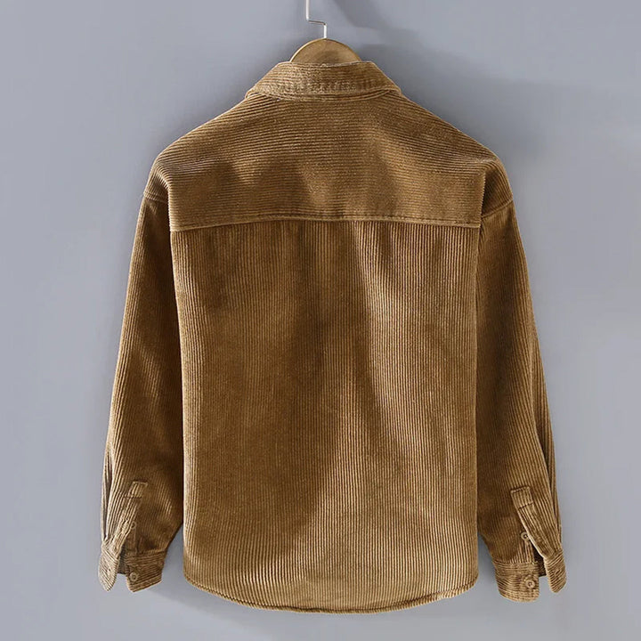 Męska koszula sztruksowa khaki, luźny krój, elegancka tekstura, idealna na zimę, styl i komfort