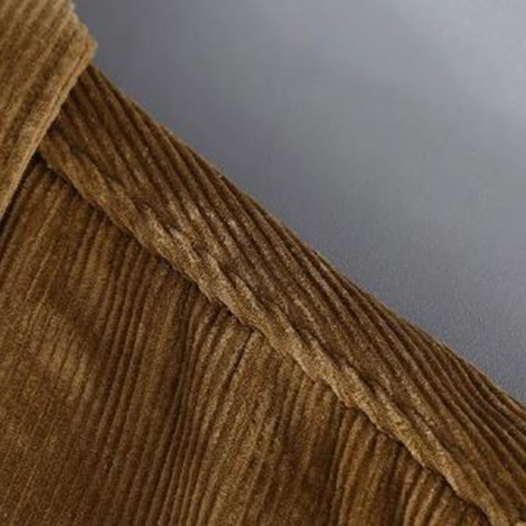 Męska koszula sztruksowa khaki, luźny krój, elegancka tekstura, idealna na zimę, styl i komfort