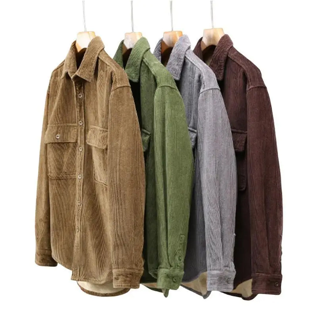 Męska koszula sztruksowa khaki, luźny krój, elegancka tekstura, idealna na zimę, styl i komfort
