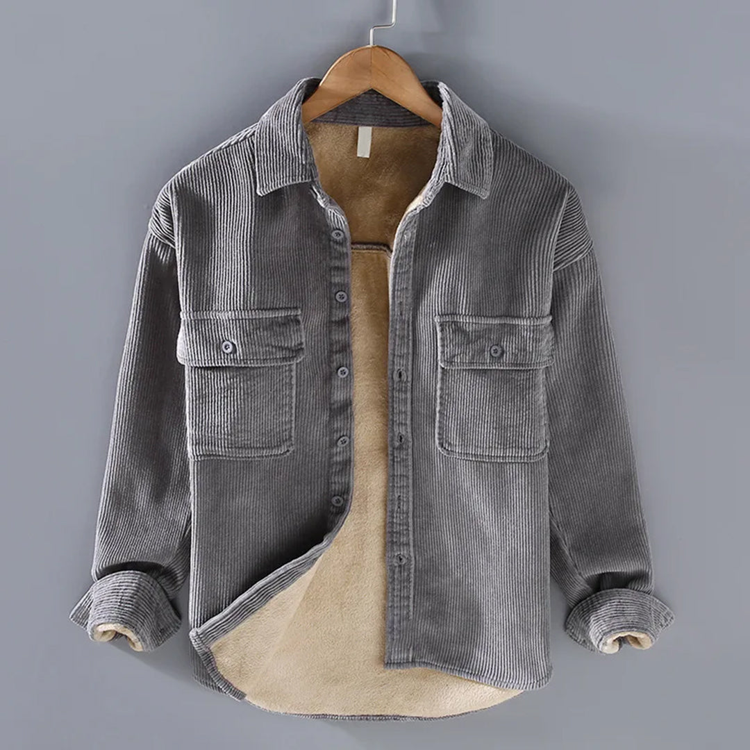 Męska koszula sztruksowa khaki, luźny krój, elegancka tekstura, idealna na zimę, styl i komfort