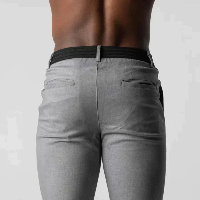 Eleganckie i wygodne męskie spodnie chino, dopasowany krój, kolor beżowy, idealne do stylu casual lub formalnego.