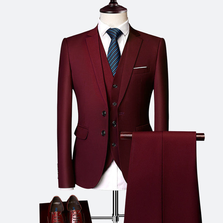 Elegancki męski garnitur trzyczęściowy, oddychający, slim-fit w kolorze niebieskim, idealny na wesela, nowoczesny i komfortowy wygląd.