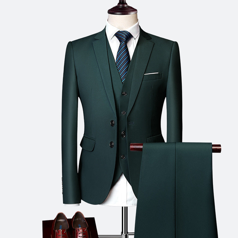Elegancki męski garnitur trzyczęściowy, oddychający, slim-fit w kolorze niebieskim, idealny na wesela, nowoczesny i komfortowy wygląd.