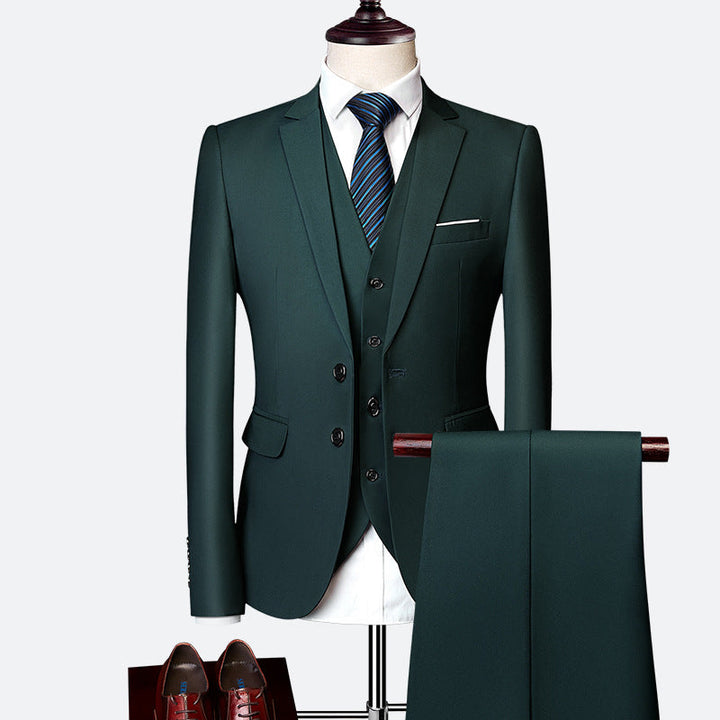 Elegancki męski garnitur trzyczęściowy, oddychający, slim-fit w kolorze niebieskim, idealny na wesela, nowoczesny i komfortowy wygląd.