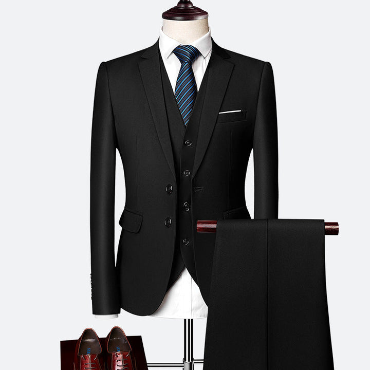 Elegancki męski garnitur trzyczęściowy, oddychający, slim-fit w kolorze niebieskim, idealny na wesela, nowoczesny i komfortowy wygląd.