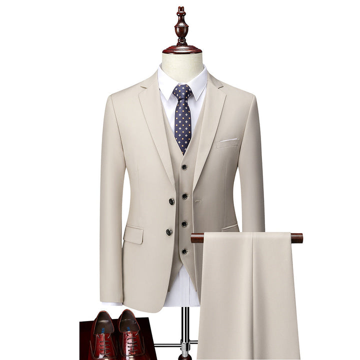 Elegancki męski garnitur trzyczęściowy, oddychający, slim-fit w kolorze niebieskim, idealny na wesela, nowoczesny i komfortowy wygląd.