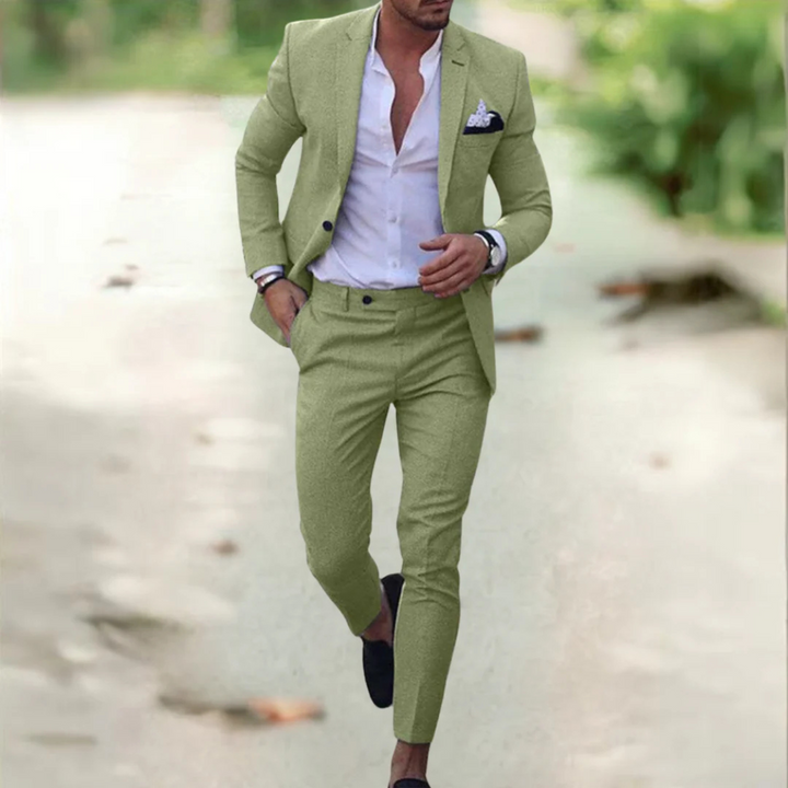 Elegancki męski garnitur slim fit, dopasowany krój, lekki materiał, na białym tle, idealny na formalne i biznesowe okazje.