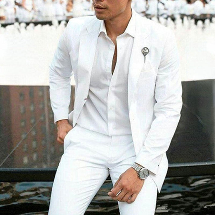 Męski garnitur slim fit z mieszanki wełny, nowoczesny i elegancki fason, idealny na specjalne okazje.