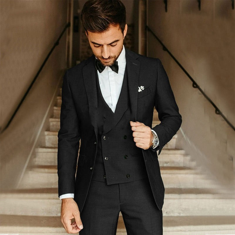 Męski trzyczęściowy garnitur slim fit z luksusowej tkaniny, dwurzędowy, idealny na formalne wydarzenia