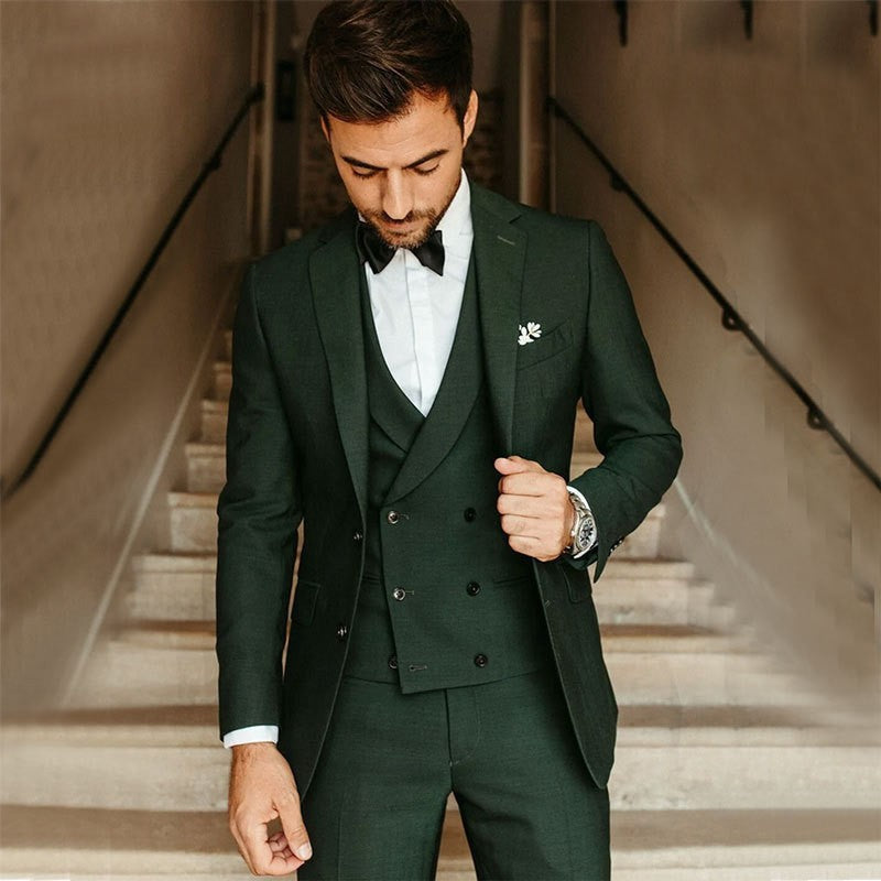 Męski trzyczęściowy garnitur slim fit z luksusowej tkaniny, dwurzędowy, idealny na formalne wydarzenia