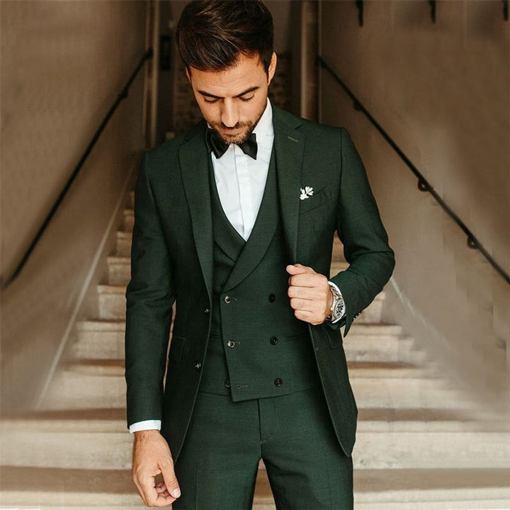 Męski trzyczęściowy garnitur slim fit z luksusowej tkaniny, dwurzędowy, idealny na formalne wydarzenia