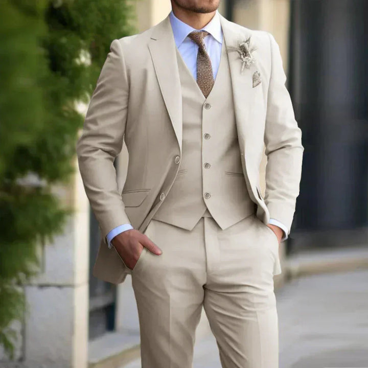 Męski garnitur trzyczęściowy slim fit: elegancki, klasyczny zestaw na ślub i formalne okazje.