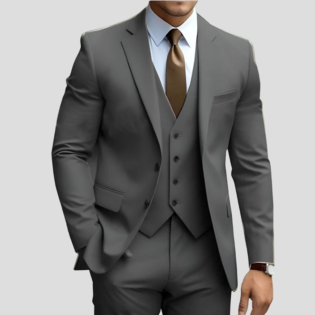 Męski garnitur slim fit w kolorze beżowym – elegancki i nowoczesny – trzyczęściowy, z marynarką, spodniami i kamizelką