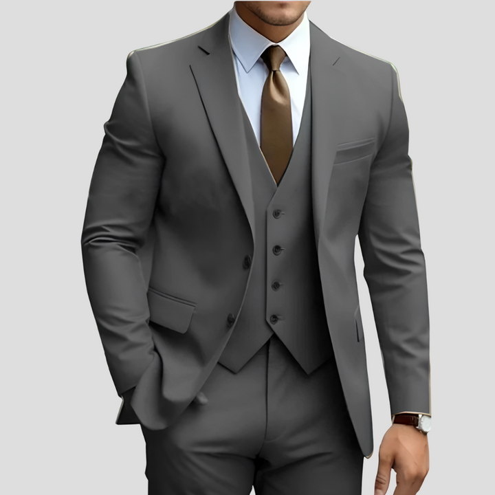 Męski garnitur slim fit w kolorze beżowym – elegancki i nowoczesny – trzyczęściowy, z marynarką, spodniami i kamizelką