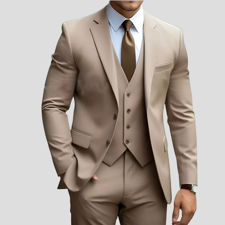 Męski garnitur slim fit w kolorze beżowym – elegancki i nowoczesny – trzyczęściowy, z marynarką, spodniami i kamizelką