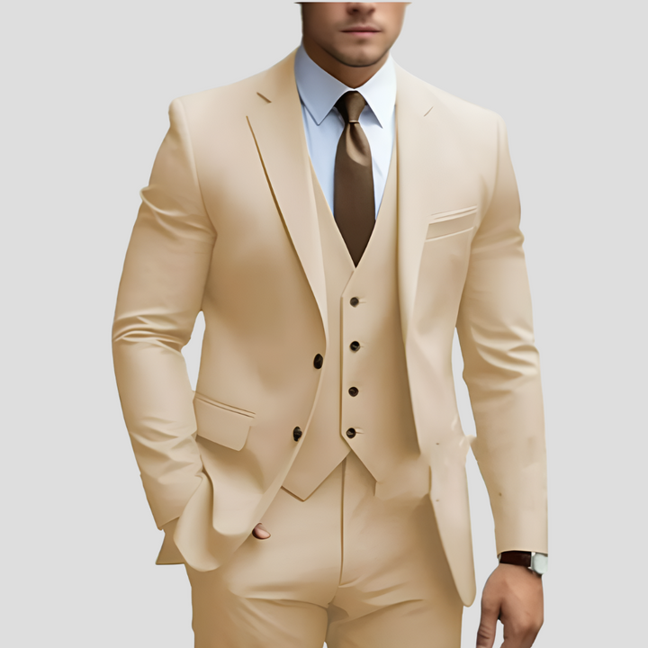 Męski garnitur slim fit w kolorze beżowym – elegancki i nowoczesny – trzyczęściowy, z marynarką, spodniami i kamizelką