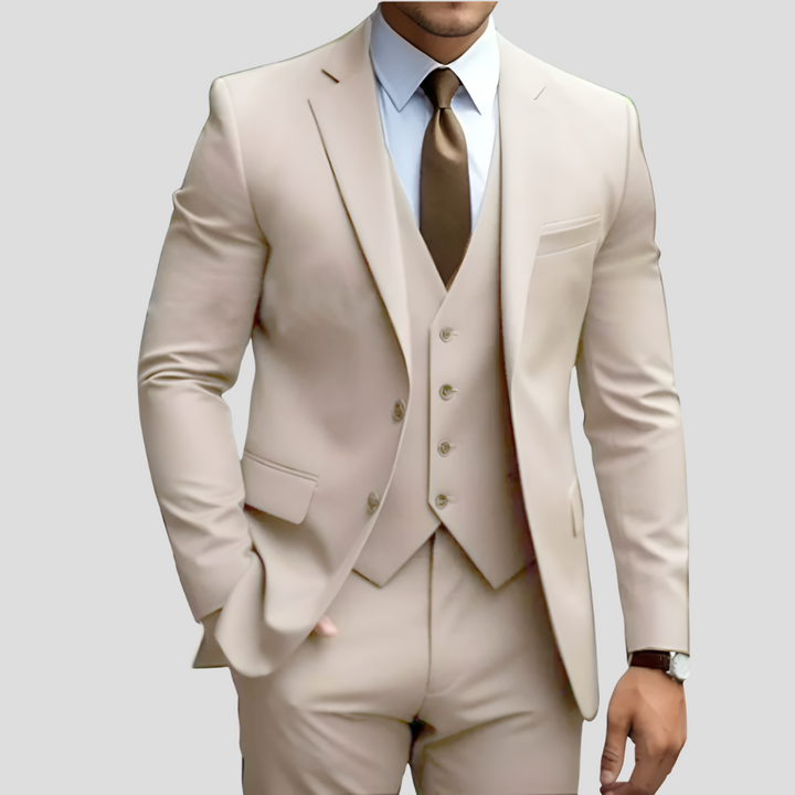 Męski garnitur slim fit w kolorze beżowym – elegancki i nowoczesny – trzyczęściowy, z marynarką, spodniami i kamizelką