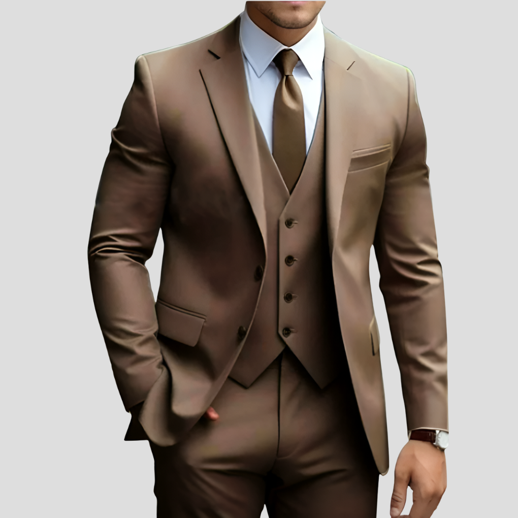 Męski garnitur slim fit w kolorze beżowym – elegancki i nowoczesny – trzyczęściowy, z marynarką, spodniami i kamizelką
