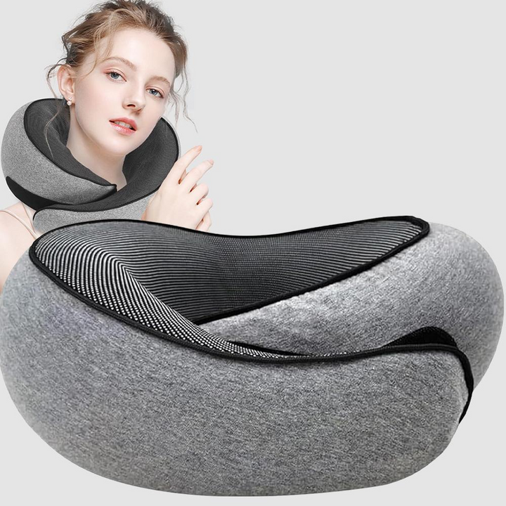 Ergonomiczna poduszka podróżna z szarej pianki memory, lekka i kompaktowa, idealna do podparcia szyi w podróży.