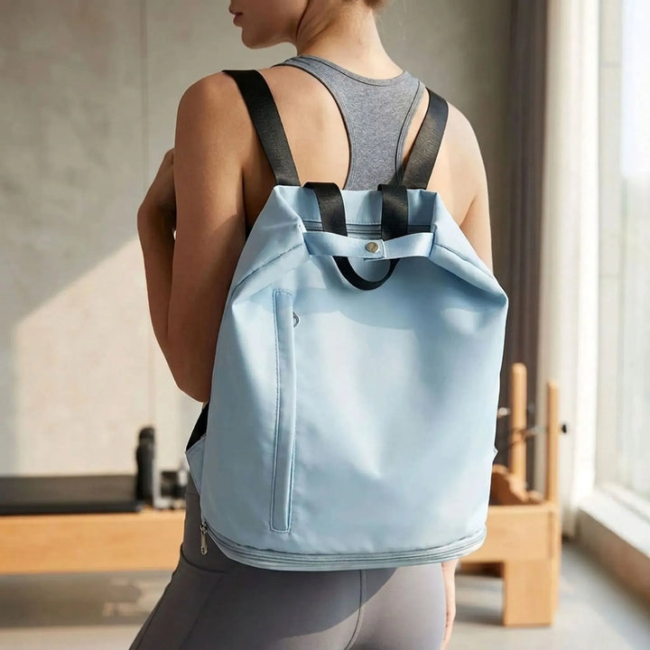 Czarny plecak sportowy unisex z komorą na buty, idealny na siłownię i podróż. Wodoodporny materiał.