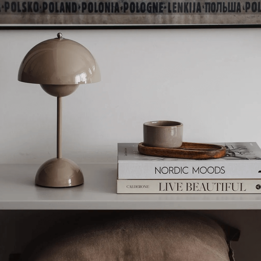 Designerska Lampa Stołowa LED - Nowoczesne Oświetlenie Nastrojowe