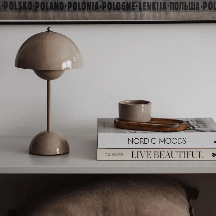 Designerska Lampa Stołowa LED - Nowoczesne Oświetlenie Nastrojowe