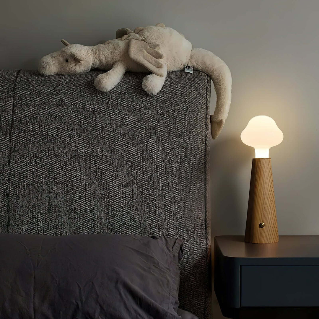 Lampa stołowa chmurowa na biurku